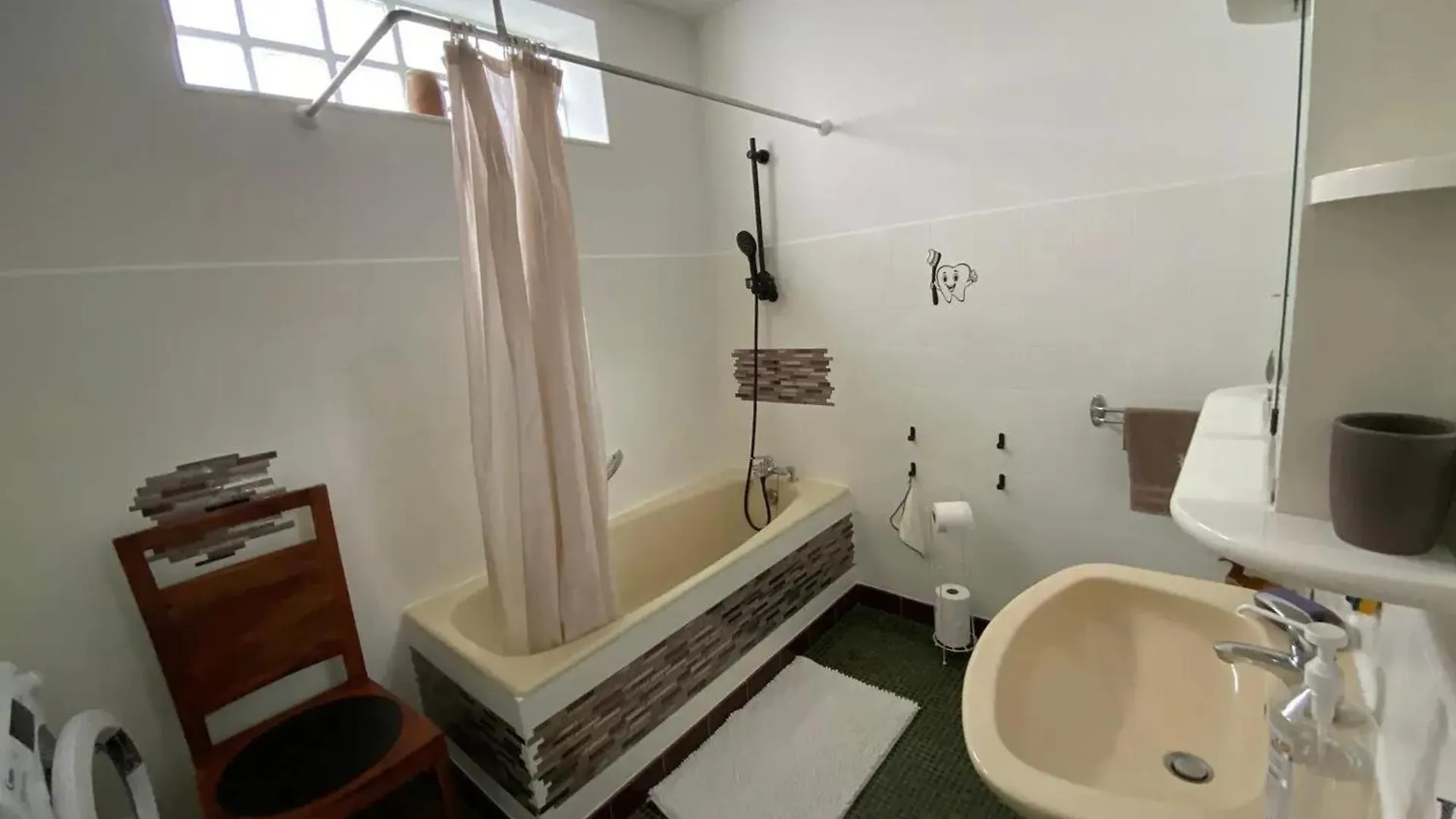 Maison Confortable Avec Piscine Pres De La Ville-Dieu