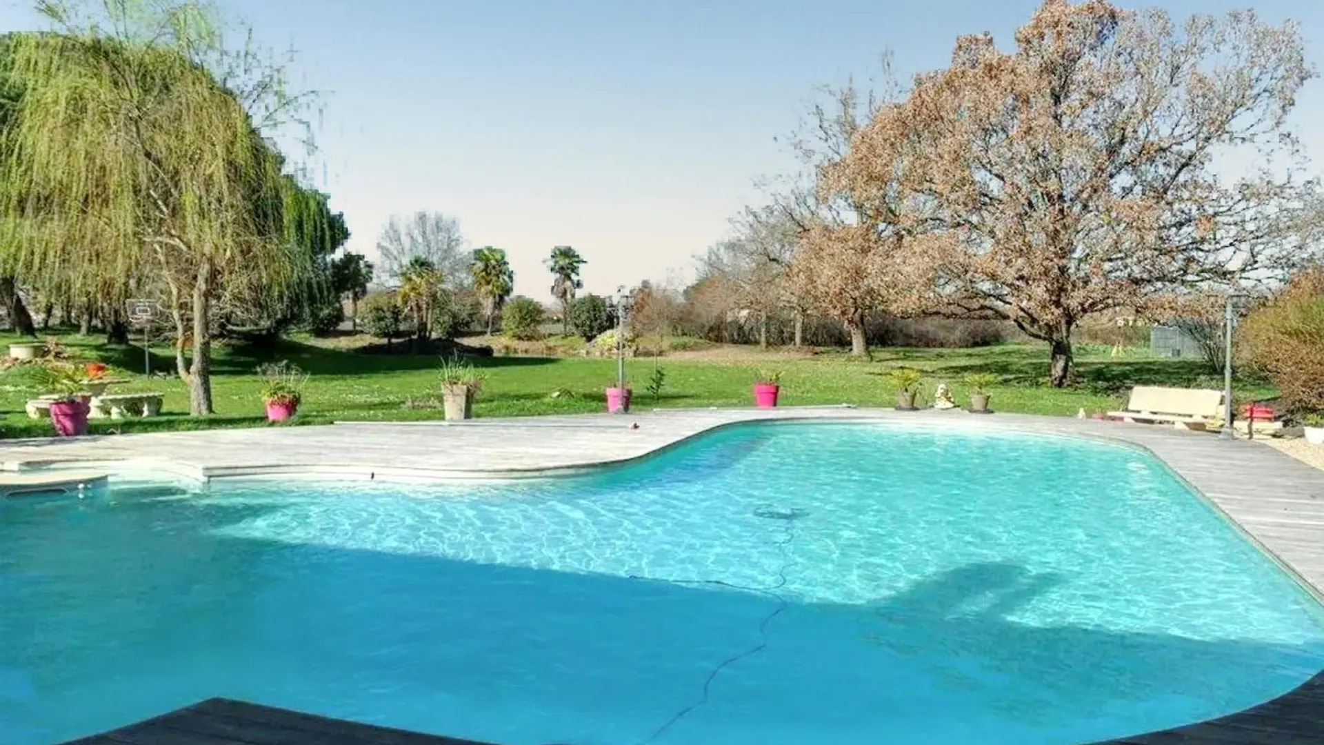 Maison Confortable Avec Piscine Pres De La Ville-Dieu
